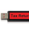 Etiqueta laminada Brother TZe-441 en unidad USB con fondo rojo y texto negro