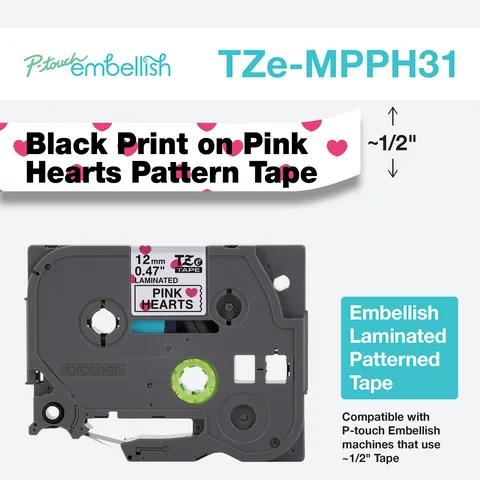 Cartucho de cinta laminada Brother TZe-MPPH31 con impresión negra sobre patrón de corazones rosas, ancho de media pulgada