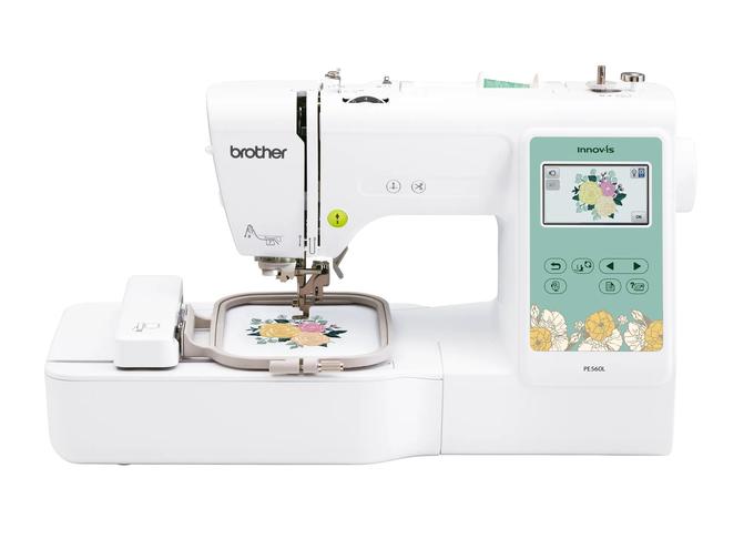 Máquina bordadora Brother PE560L con pantalla táctil a color y diseño floral