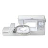 Máquina bordadora electrónica Brother BP1530L con pantalla táctil y diseño floral en bastidor