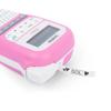 Rotuladora portátil rosa Brother PT-H110PK creando cinta personalizada con diseños de corazones