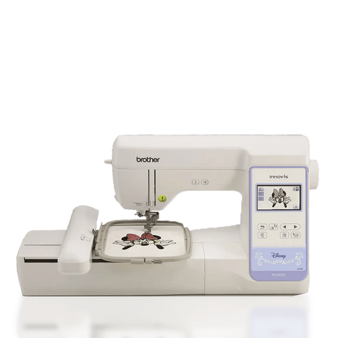 Máquina bordadora Brother PE830DL con diseño Disney en pantalla táctil y bastidor