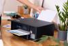 Impresora multifunción Brother DCP-T530 inalámbrica con tanque de tinta en oficina en casa